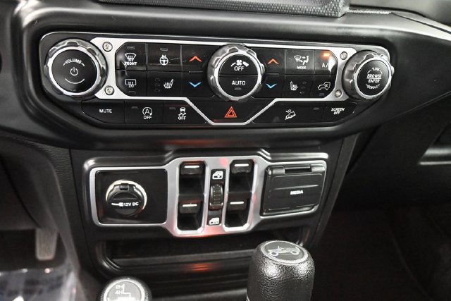 Used 2018 Jeep Wrangler Unlimited Sahara AWD/4WD image 11