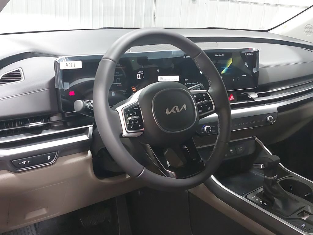 New 2026 Kia Carnival FWD image 17