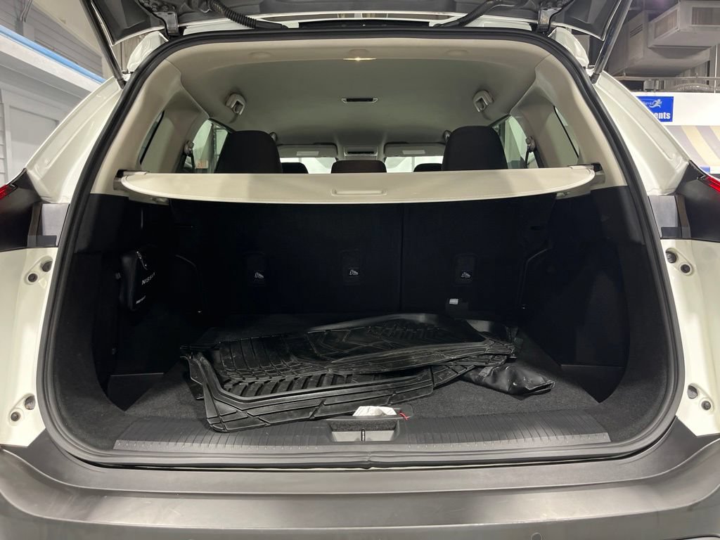 Used 2023 Nissan Rogue S AWD/4WD image 33