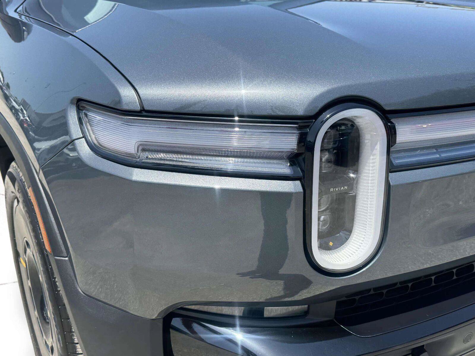 Used 2025 Rivian R1S Adventure AWD/4WD image 11