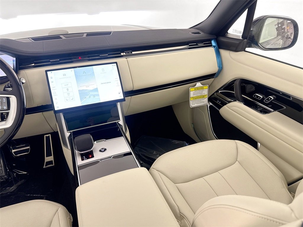 New 2025 Land Rover Range Rover Long Wheelbase SE image 23
