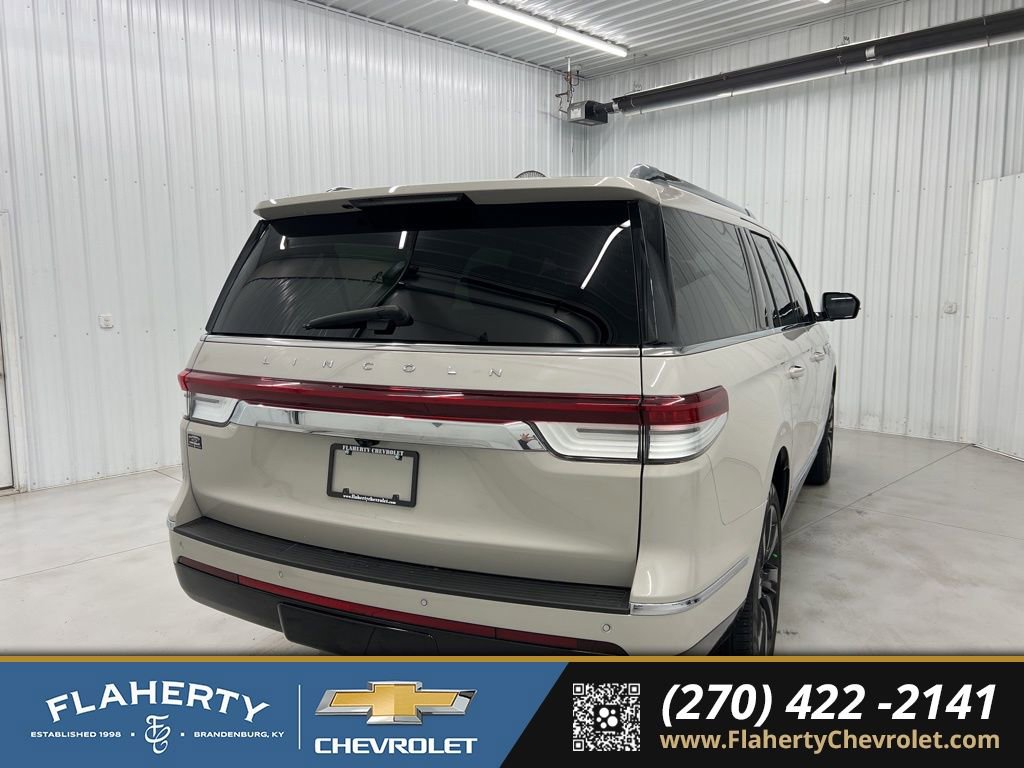 Used 2024 Lincoln Navigator L Reserve image 3