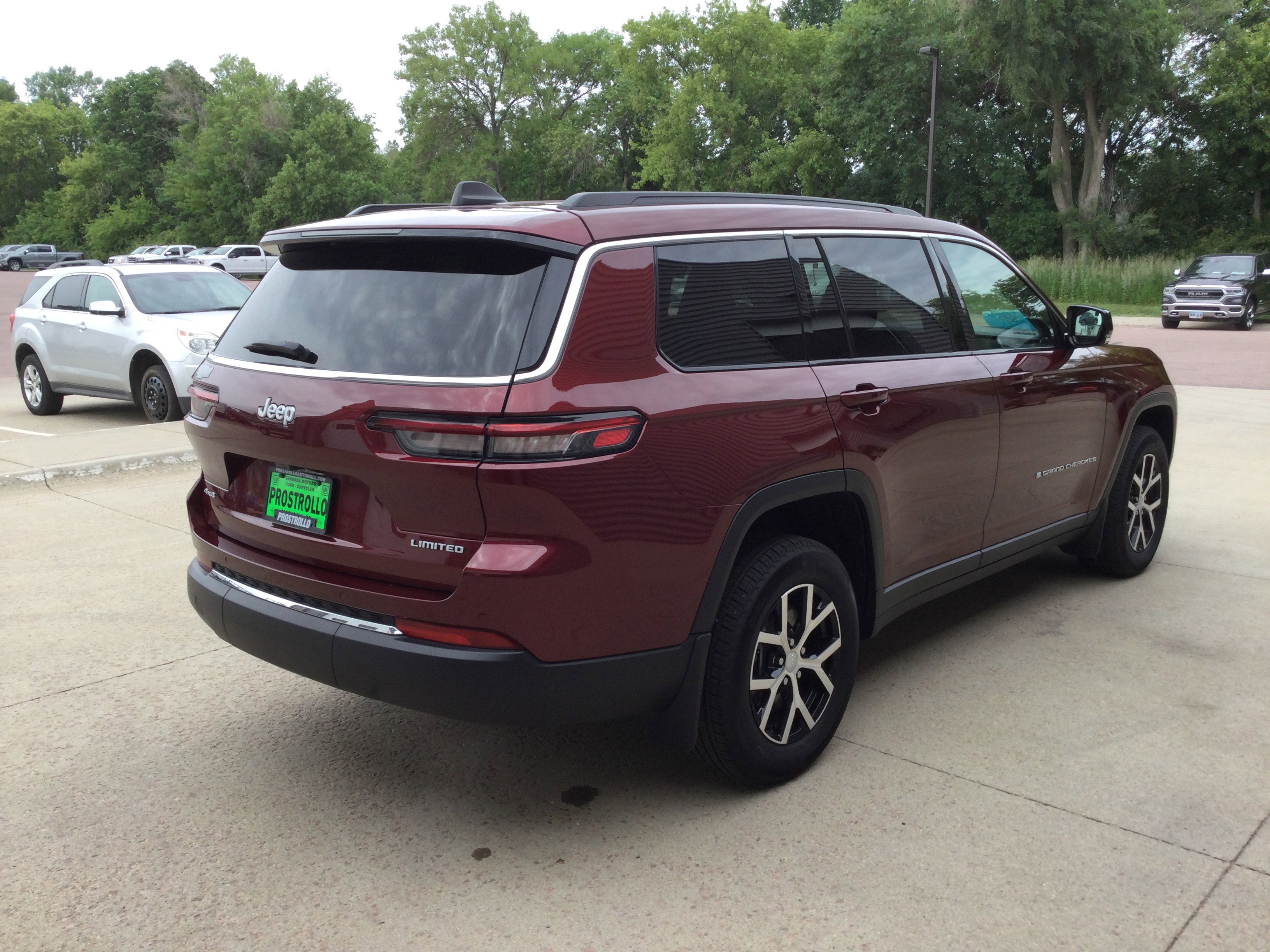 Used 2024 Jeep Grand Cherokee L Limited image 5