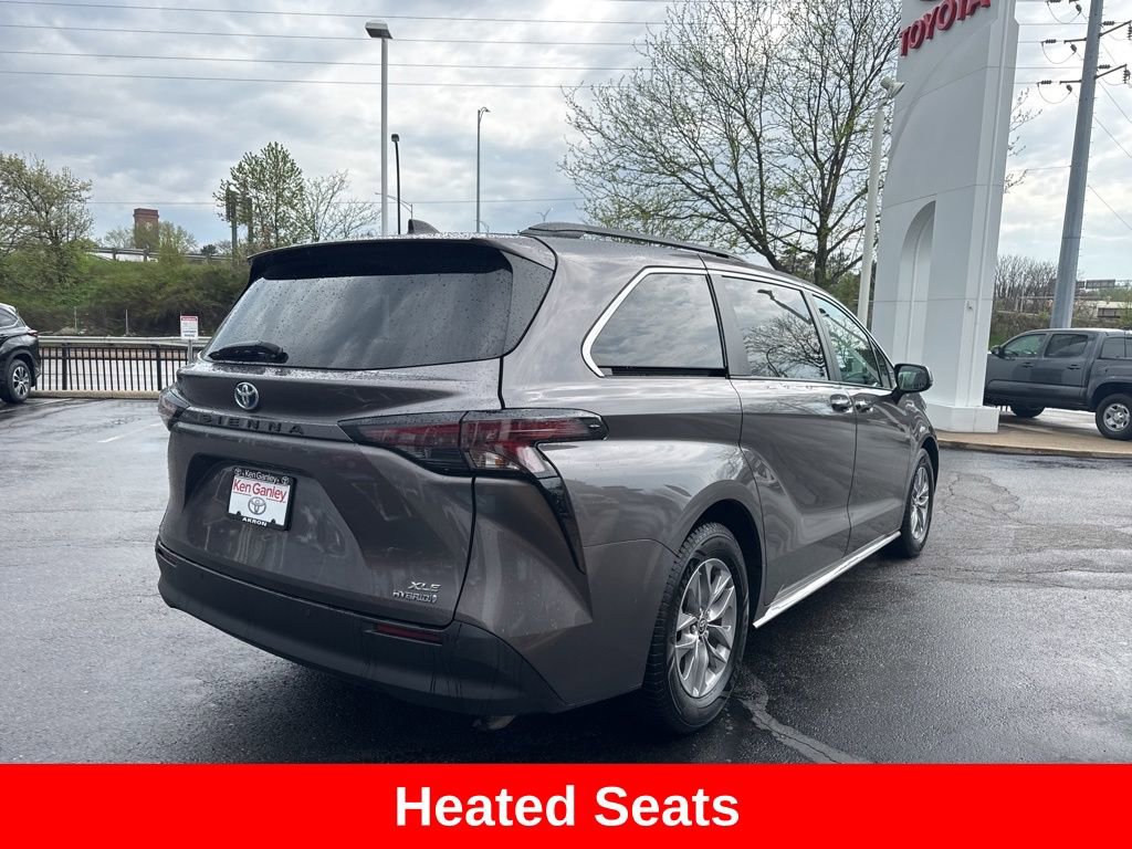 Certified 2023 Toyota Sienna XLE FWD image 8