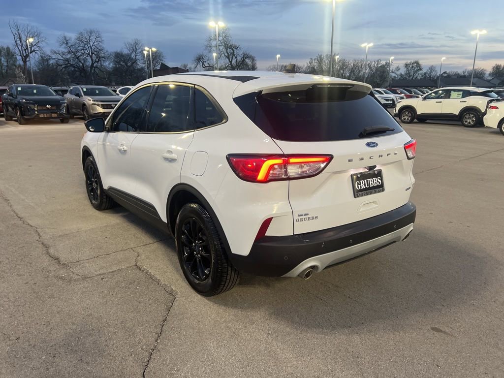 Used 2020 Ford Escape SE Sport image 3