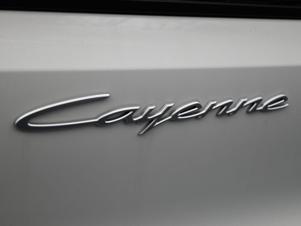 Certified 2025 Porsche Cayenne AWD/4WD image 7