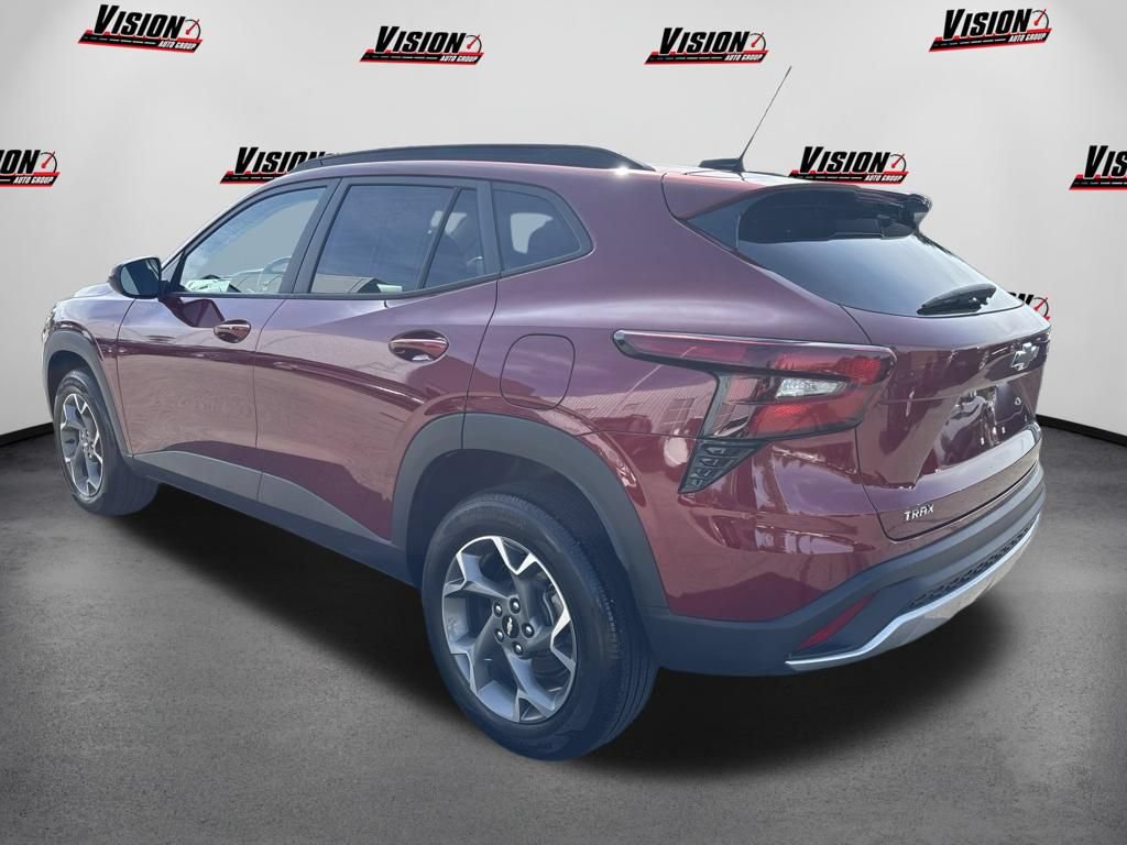 Used 2024 Chevrolet Trax LT w/ Driver Confidence Package FWD image 8