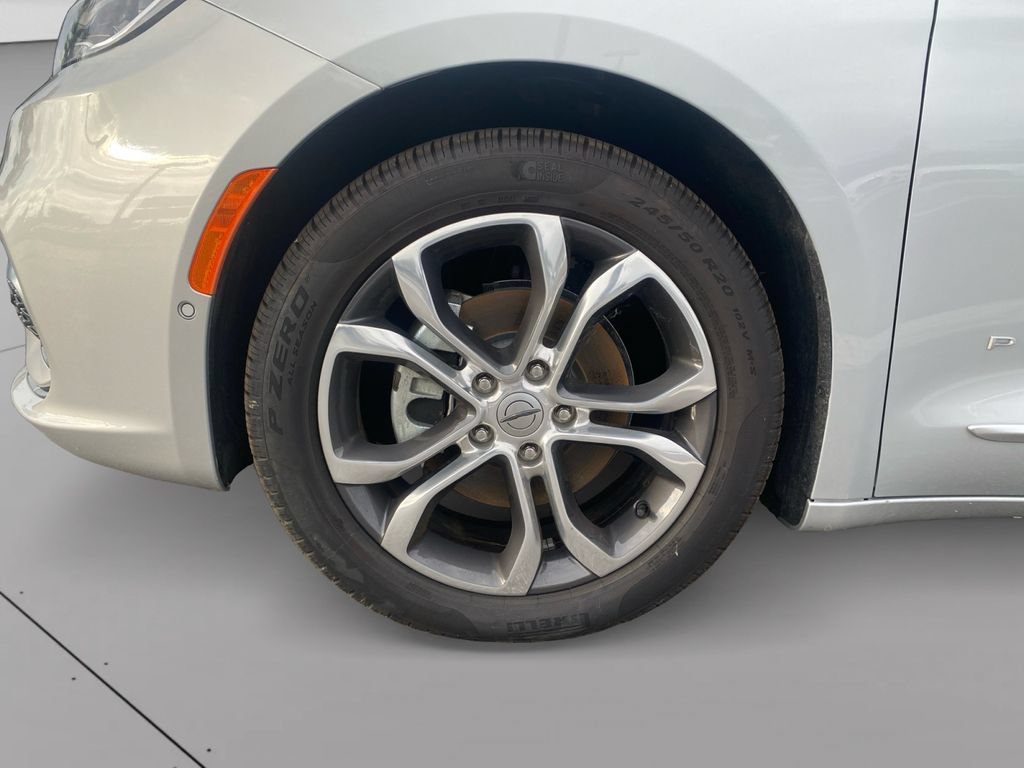 Used 2024 Chrysler Pacifica Pinnacle FWD image 12