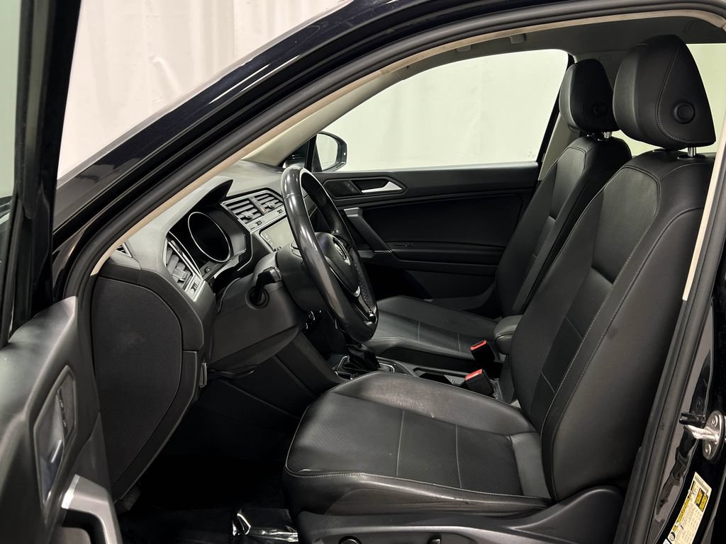 Used 2020 Volkswagen Tiguan SE AWD/4WD image 13