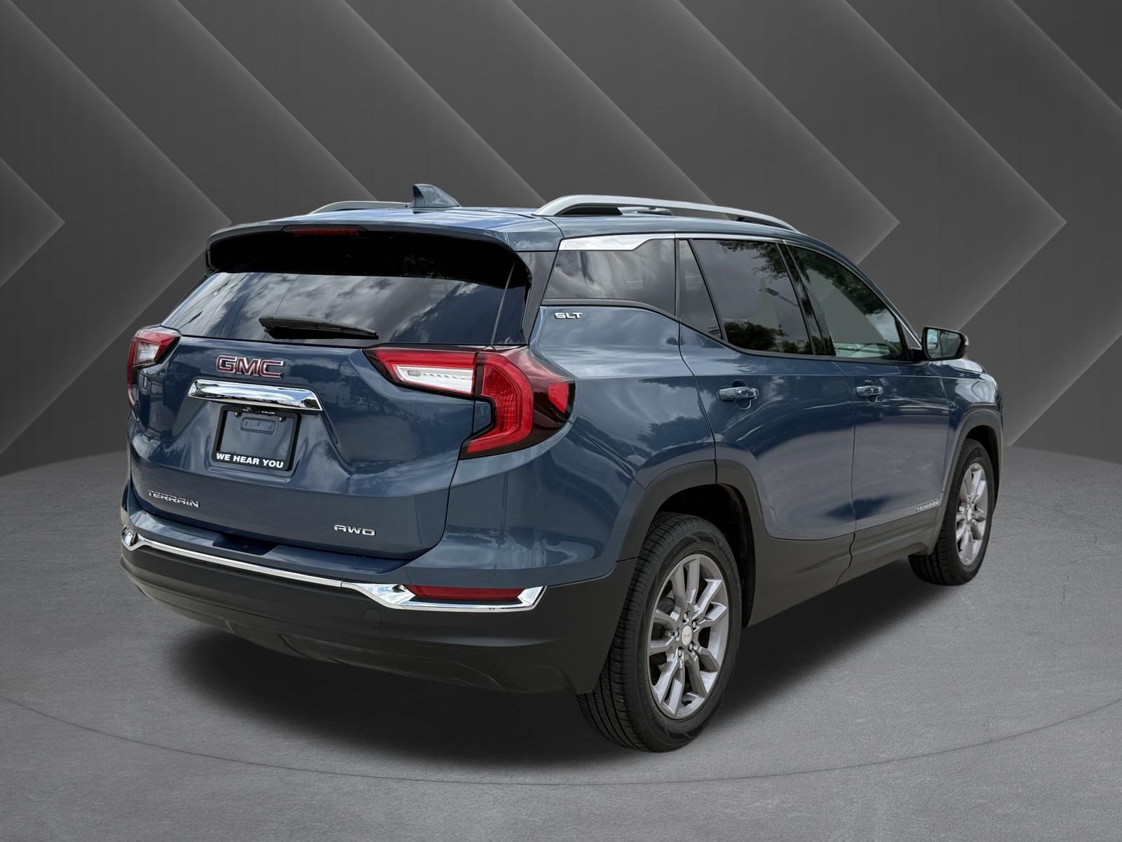 Used 2024 GMC Terrain SLT AWD/4WD image 5