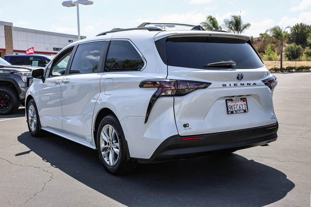 Used 2024 Toyota Sienna XLE w/ XLE Plus Package AWD/4WD image 27