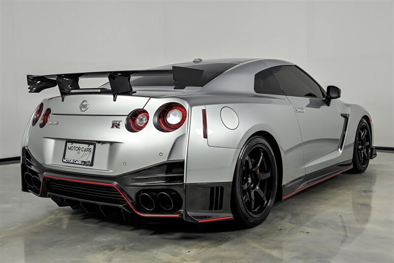 Used 2017 Nissan GT-R NISMO AWD/4WD image 24