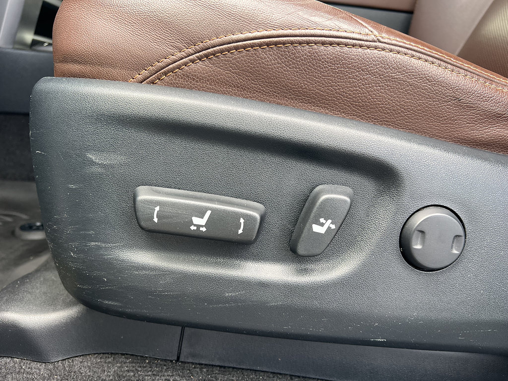 Used 2019 Toyota 4Runner Limited AWD/4WD image 31