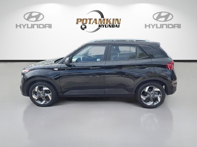 Certified 2025 Hyundai Venue SEL FWD image 8