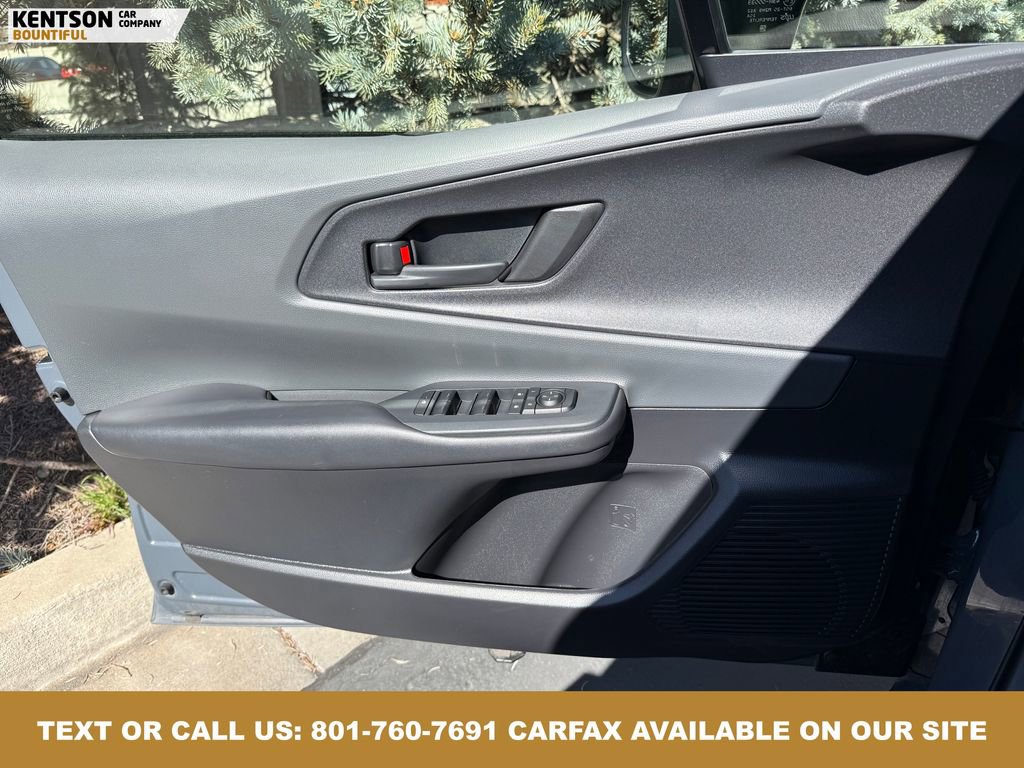 Used 2025 Toyota Prius LE image 20