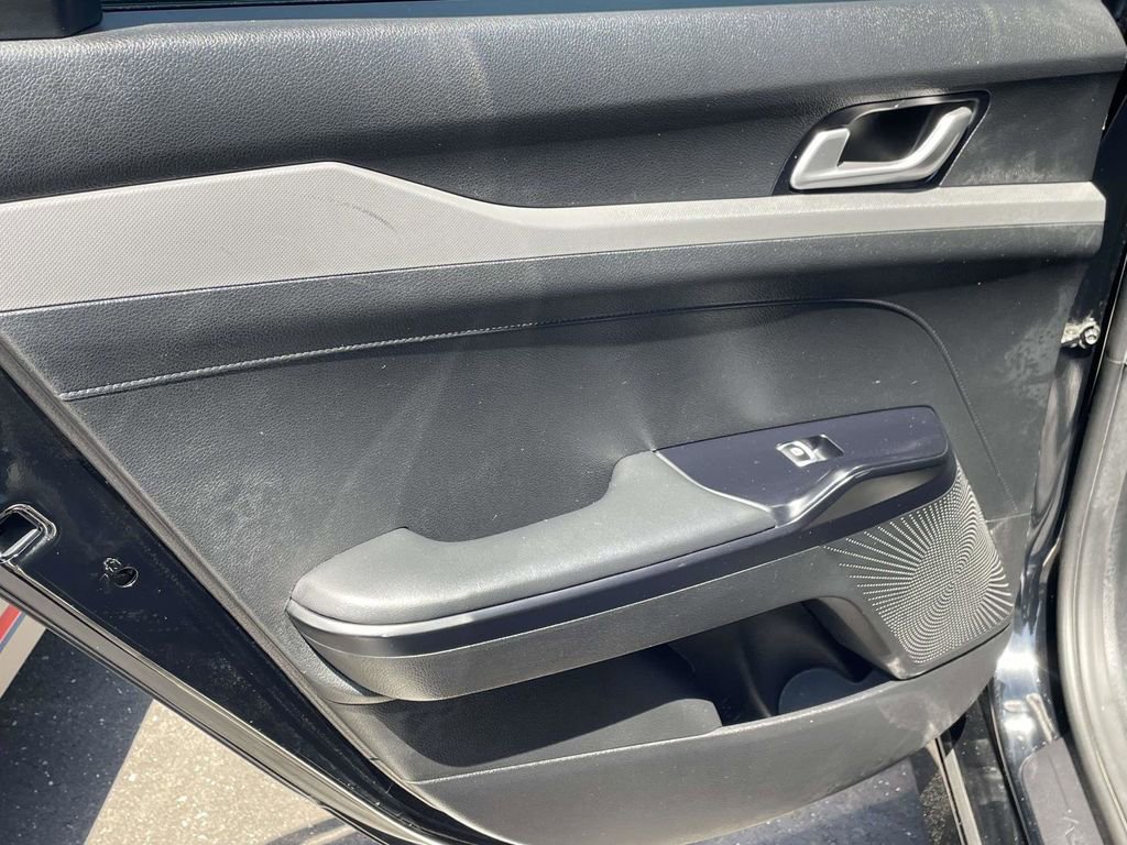 Used 2022 Kia K5 LXS image 11