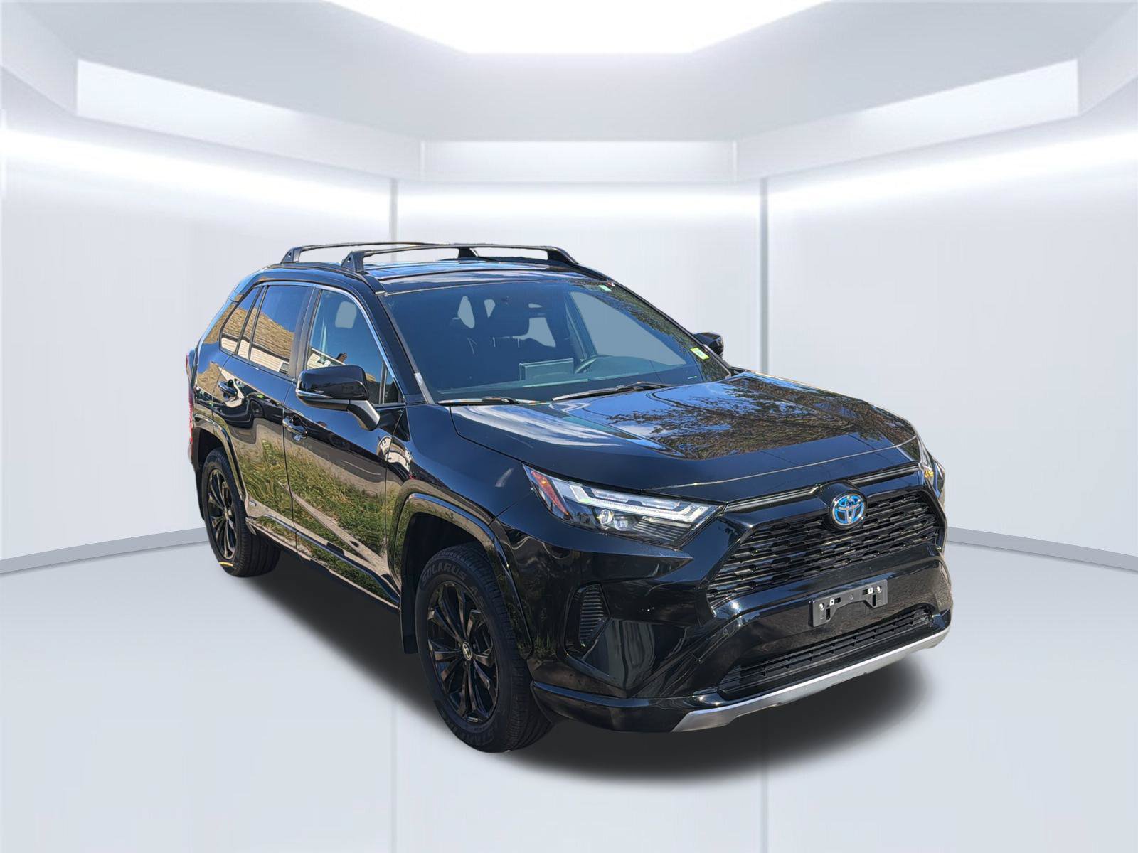 Used 2023 Toyota RAV4 SE w/ Convenience Package AWD/4WD image 2