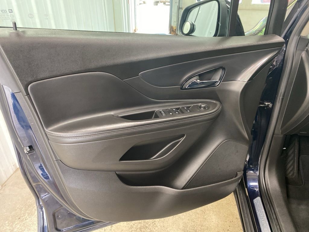Used 2021 Buick Encore Preferred AWD/4WD image 22