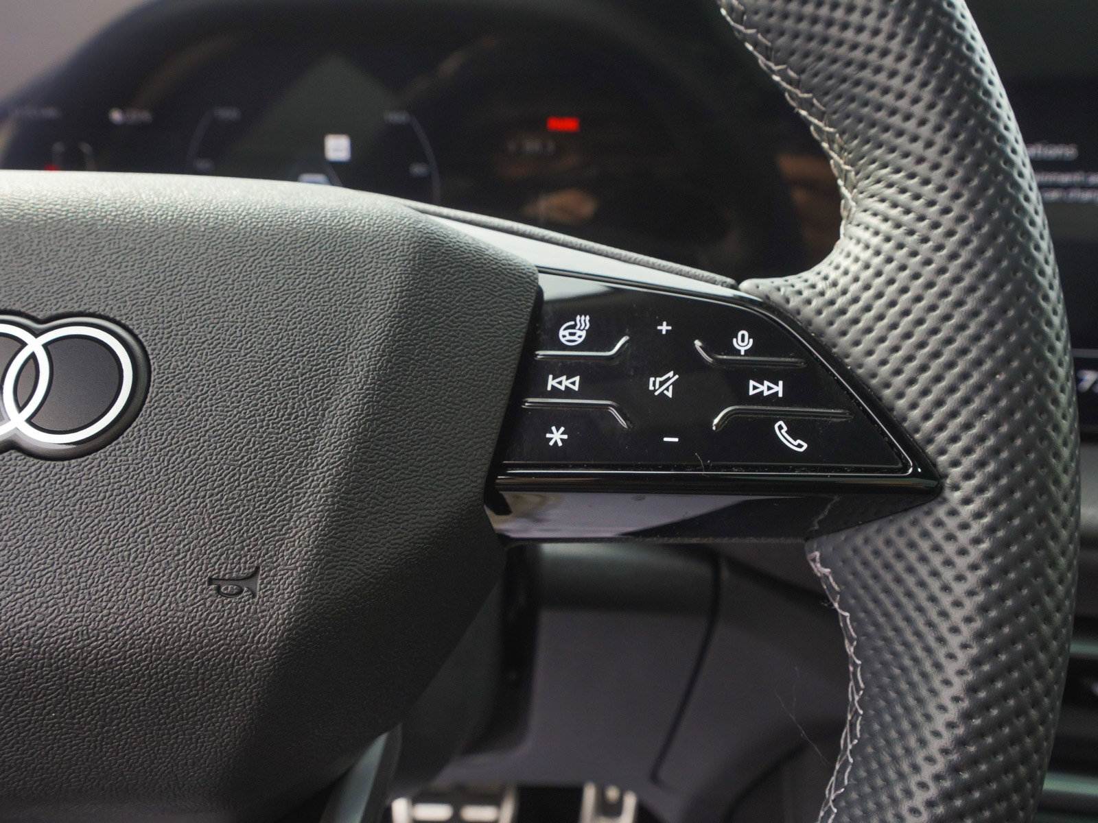 Used 2025 Audi SQ5 Premium Plus w/ Premium Plus Package image 20