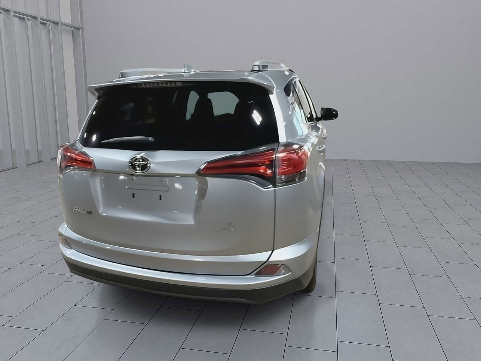 Used 2016 Toyota RAV4 LE AWD/4WD image 7