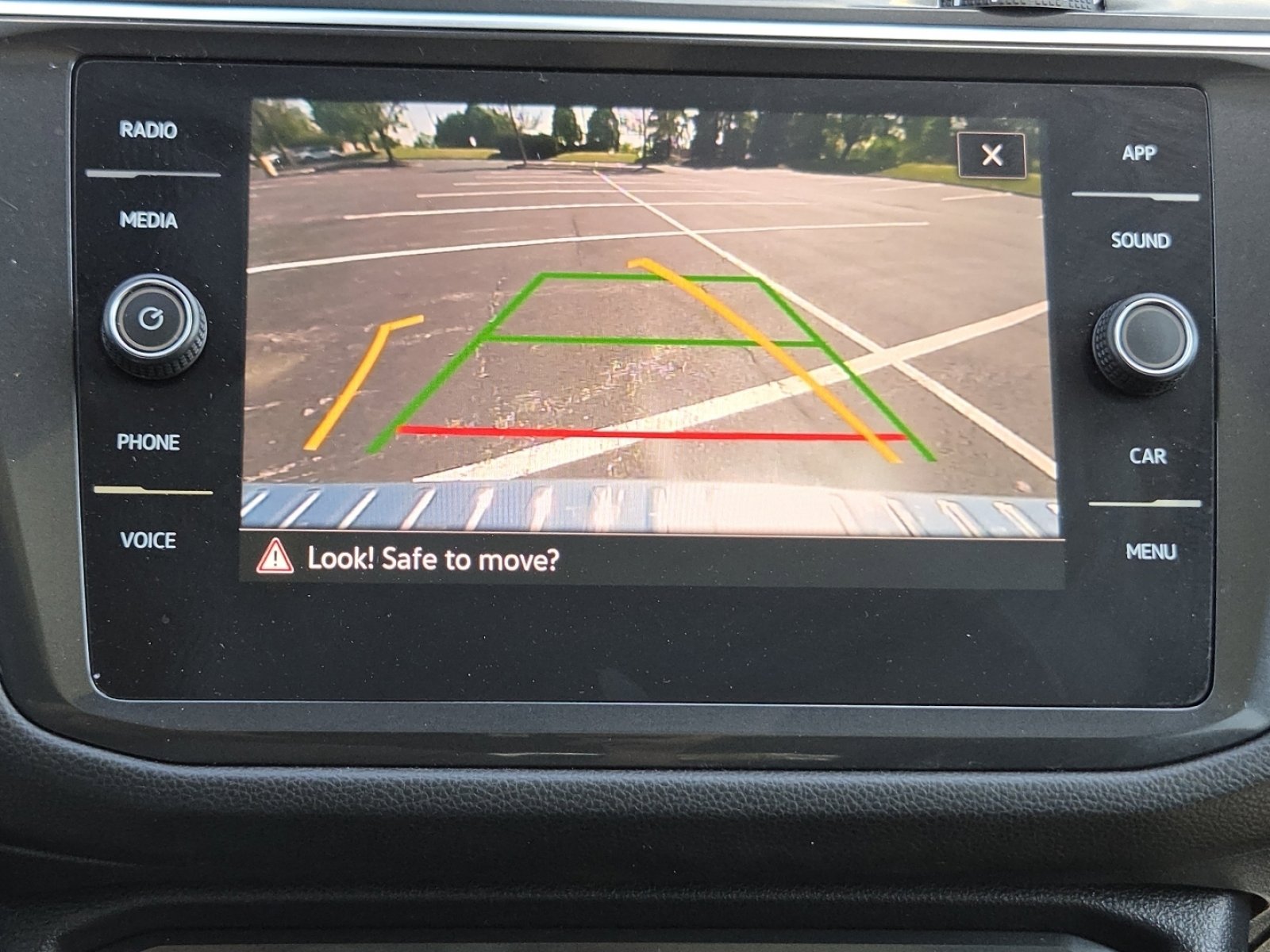 Used 2023 Volkswagen Tiguan SE AWD/4WD image 10