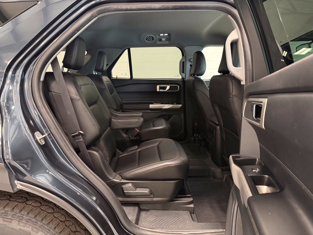 Used 2023 Ford Explorer XLT w/ Equipment Group 202A AWD/4WD image 32