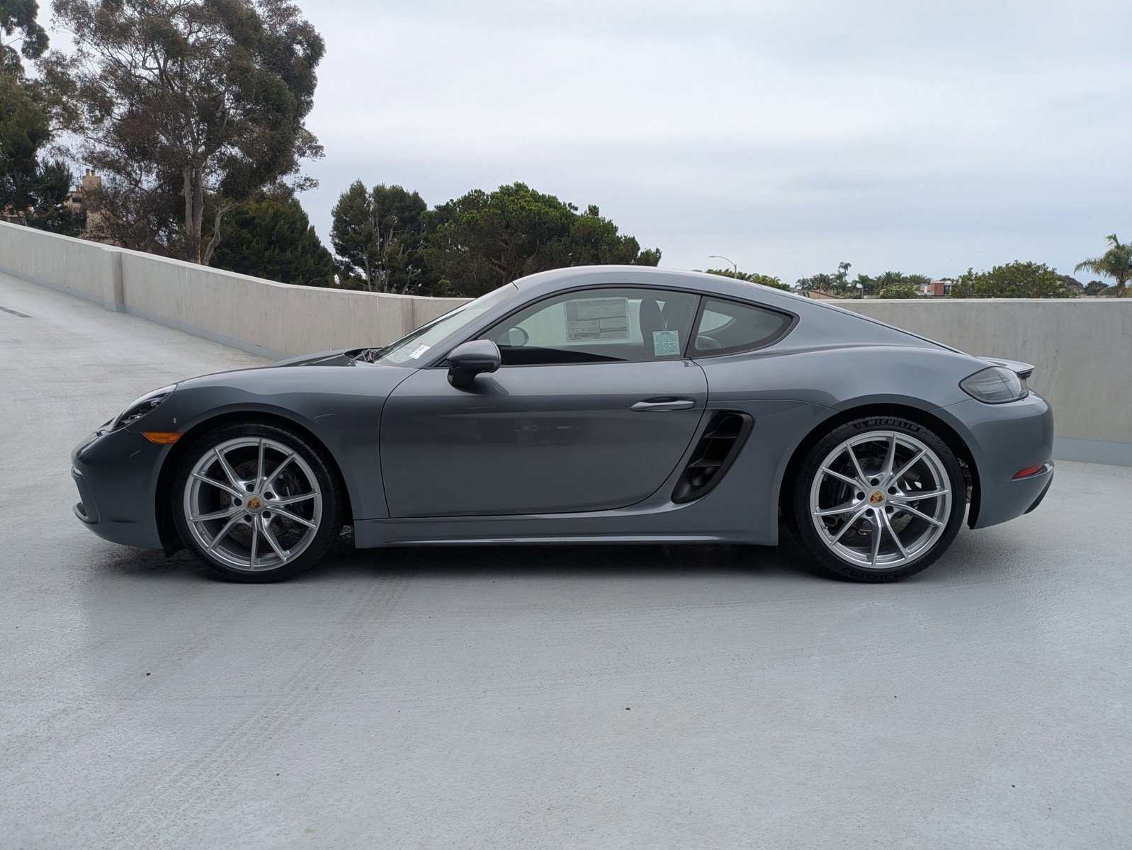 New 2025 Porsche 718 Cayman image 2