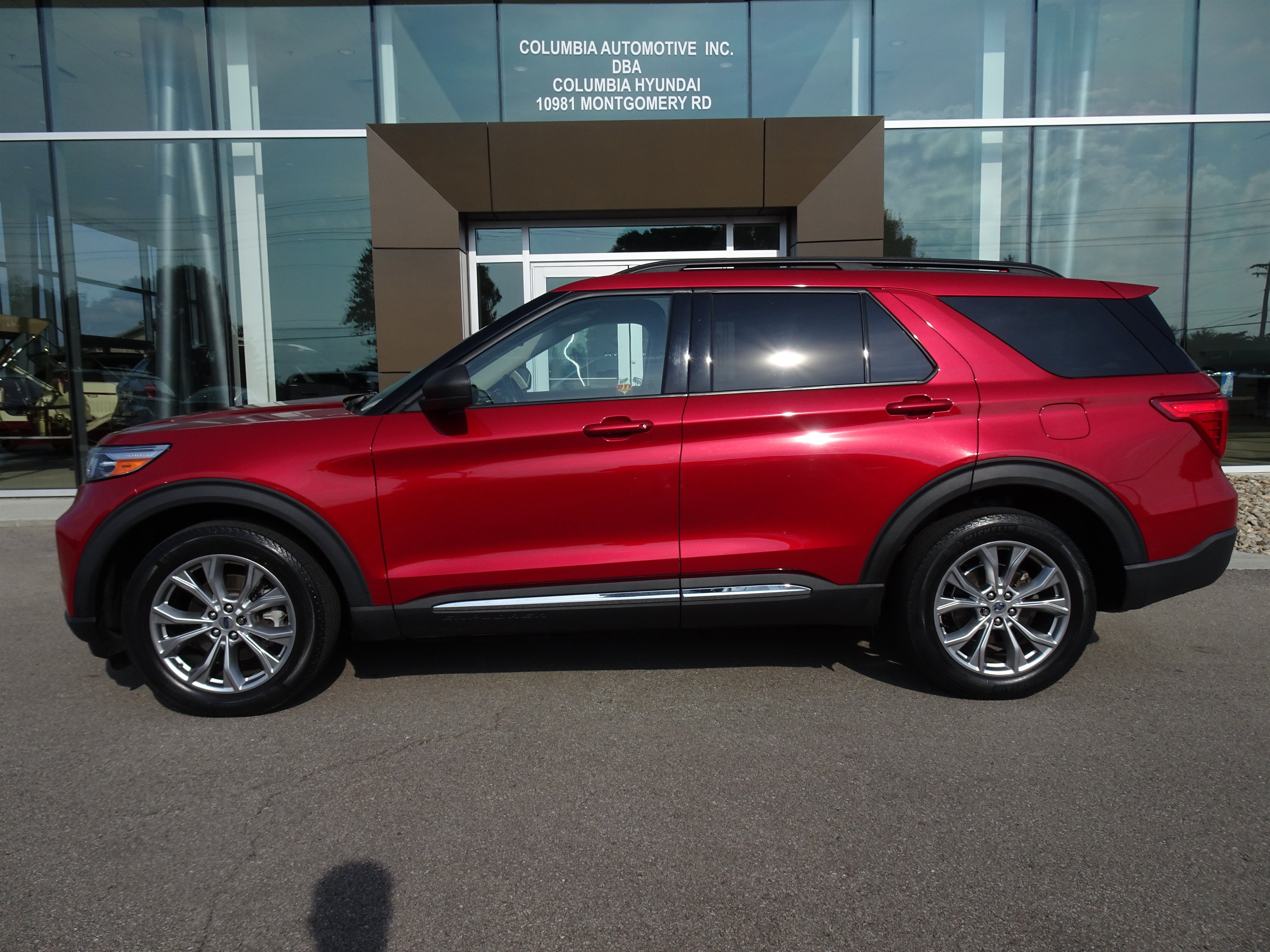 Used 2020 Ford Explorer XLT w/ Equipment Group 202A AWD/4WD image 2