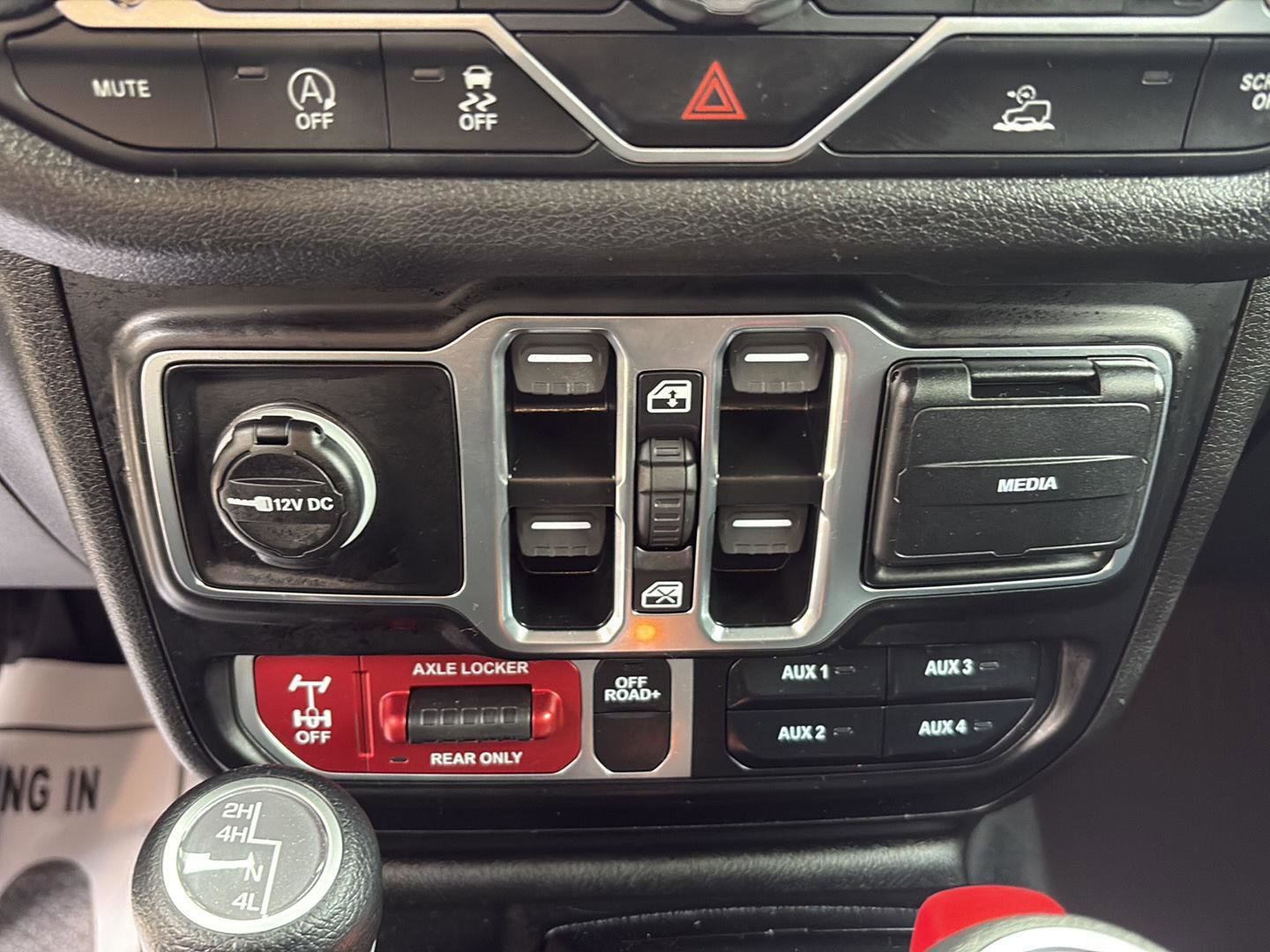 Used 2025 Jeep Wrangler Unlimited Sport AWD/4WD image 15
