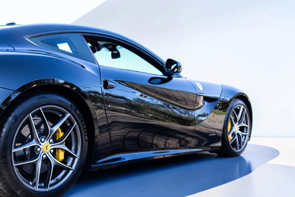 Used 2014 Ferrari F12 Berlinetta RWD image 19
