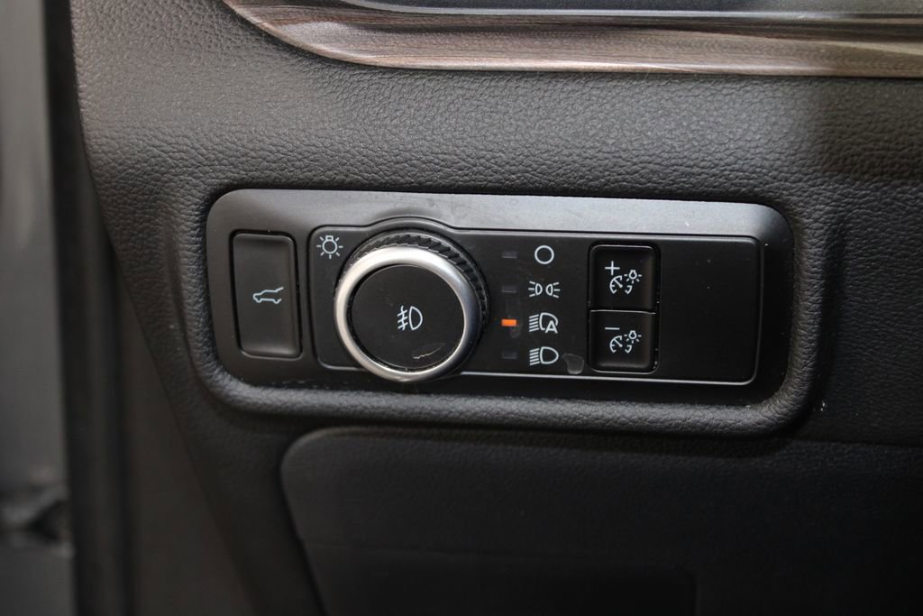 Used 2023 Ford Explorer Limited image 28