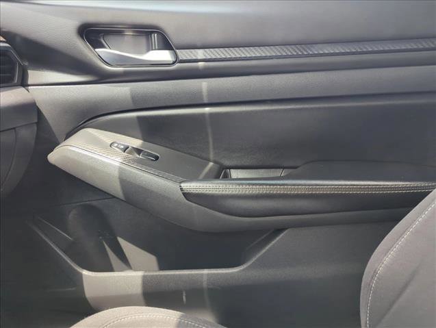 Used 2024 Nissan Altima 2.5 SV image 23