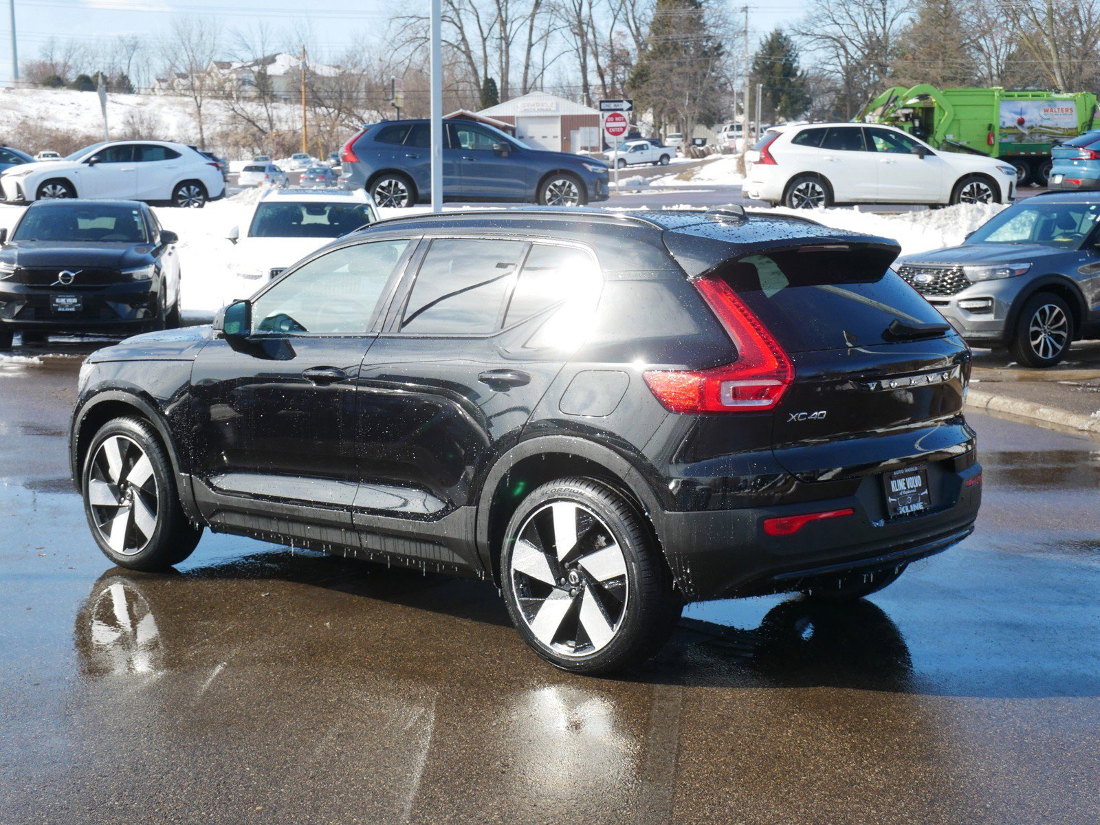 Certified 2023 Volvo XC40 Recharge Ultimate image 5