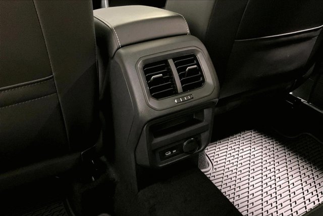 Used 2024 Volkswagen Tiguan SE w/ Panoramic Sunroof Package FWD image 35