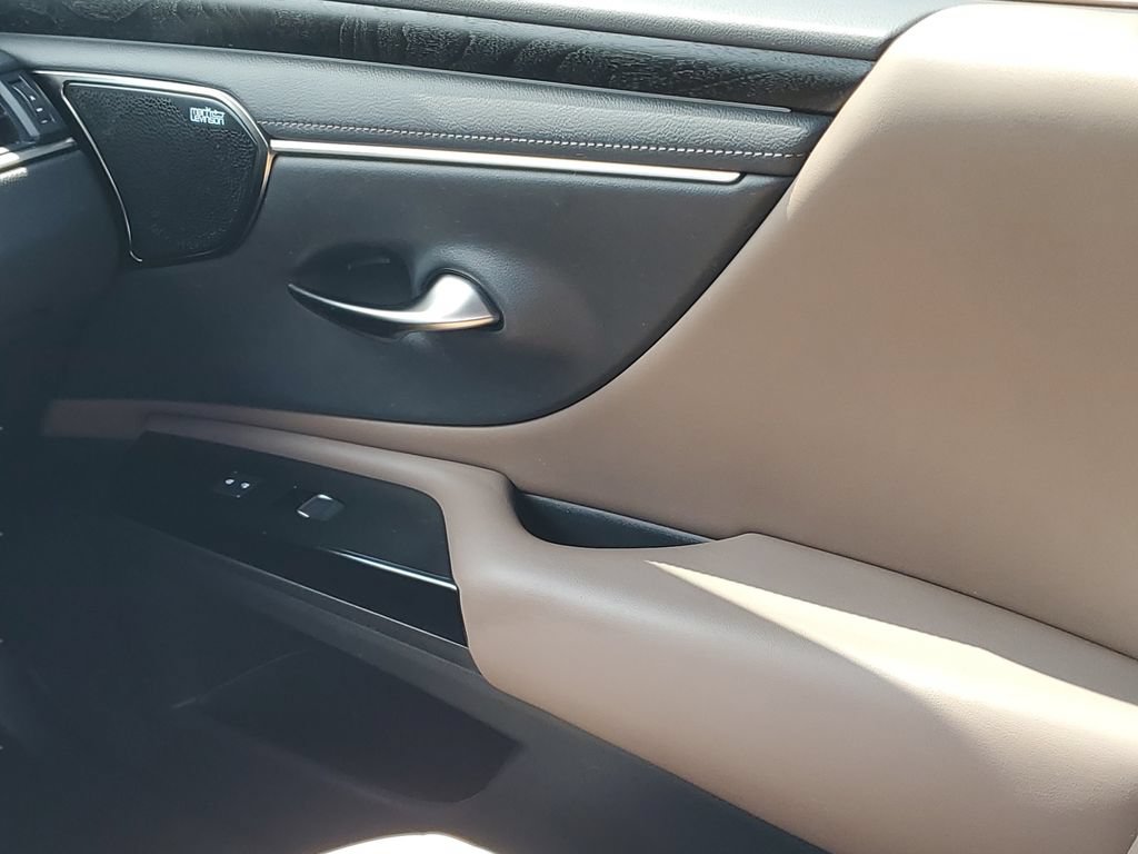 Used 2024 Lexus ES 300h Ultra Luxury w/ Accessory Package (Z2) FWD image 12