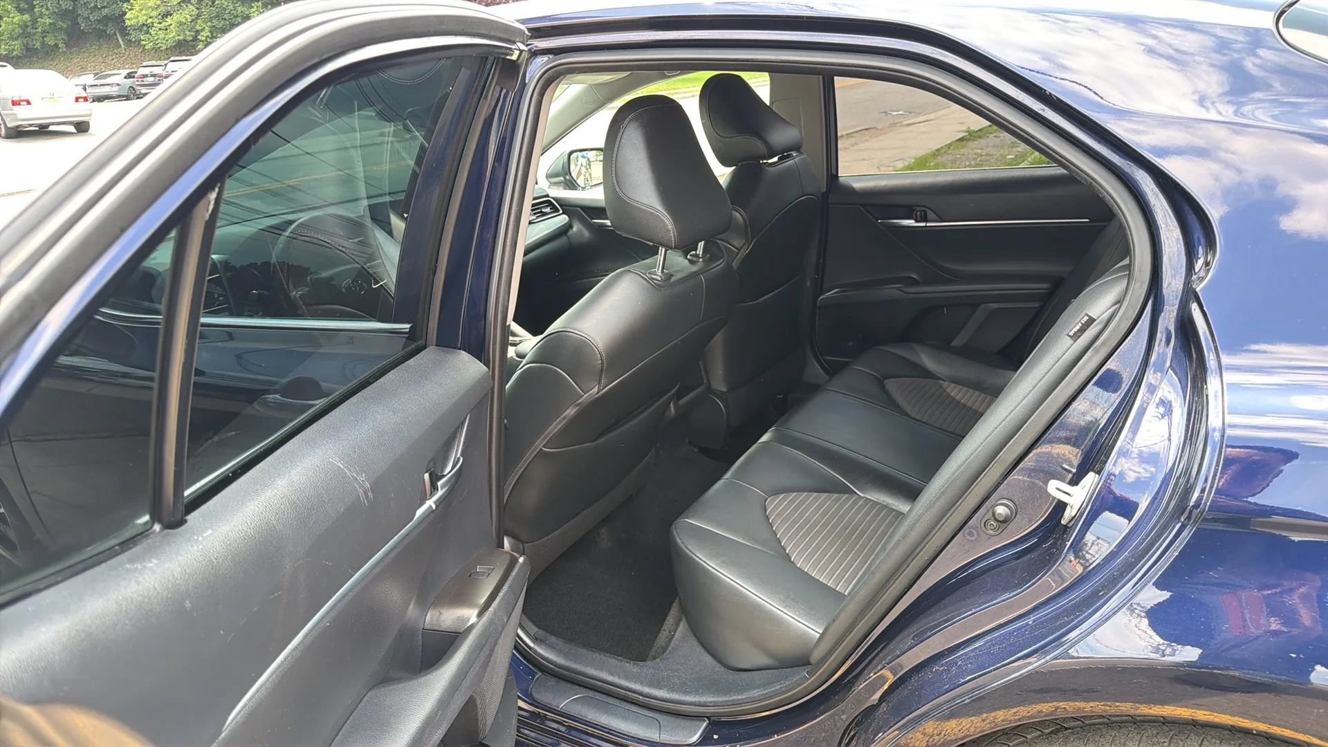 Used 2021 Toyota Camry SE FWD image 27