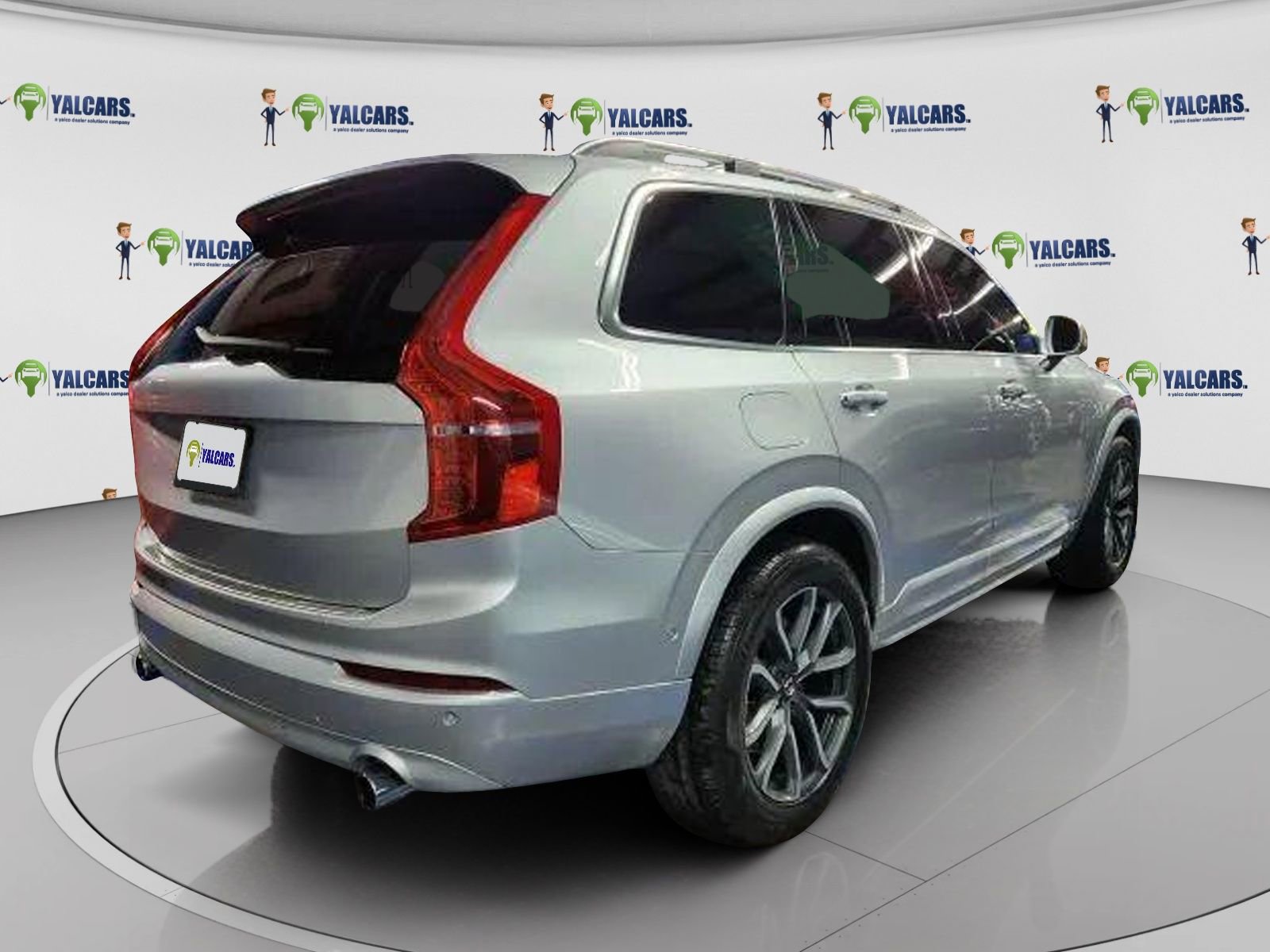 Used 2018 Volvo XC90 T5 Momentum w/ Convenience Package AWD/4WD image 3