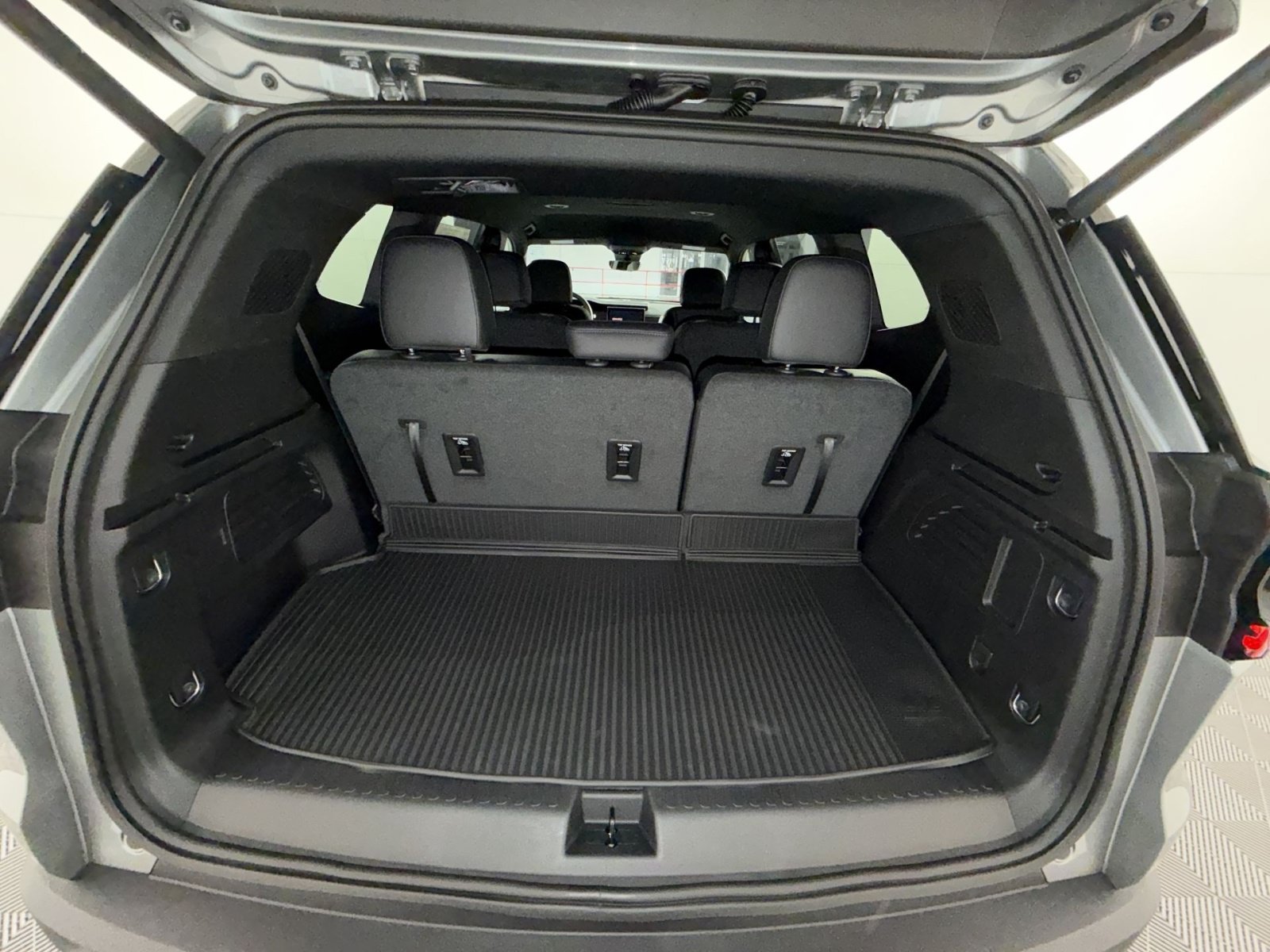 New 2026 GMC Acadia Elevation w/ Elevation Premium Package FWD image 26