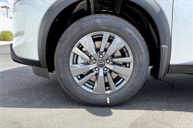 New 2025 Nissan Pathfinder SV image 9