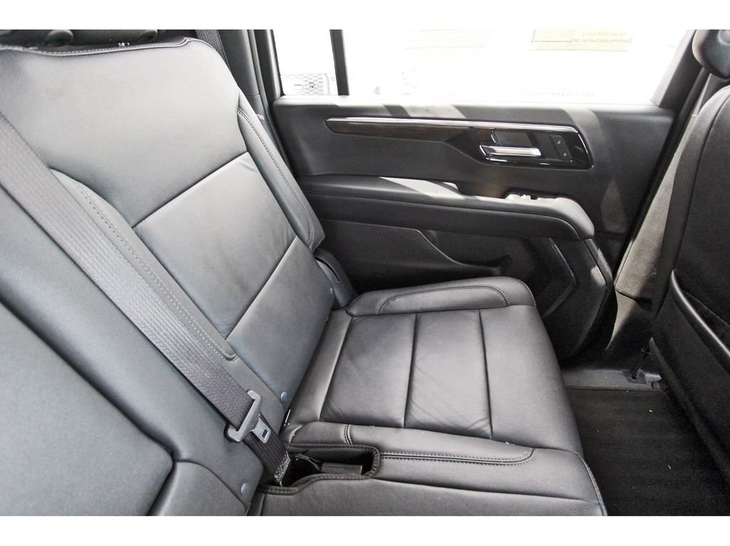 Used 2025 Chevrolet Suburban Z71 AWD/4WD image 11