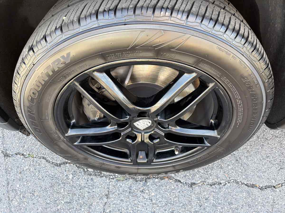 Used 2018 Porsche Cayenne Platinum Edition AWD/4WD image 24