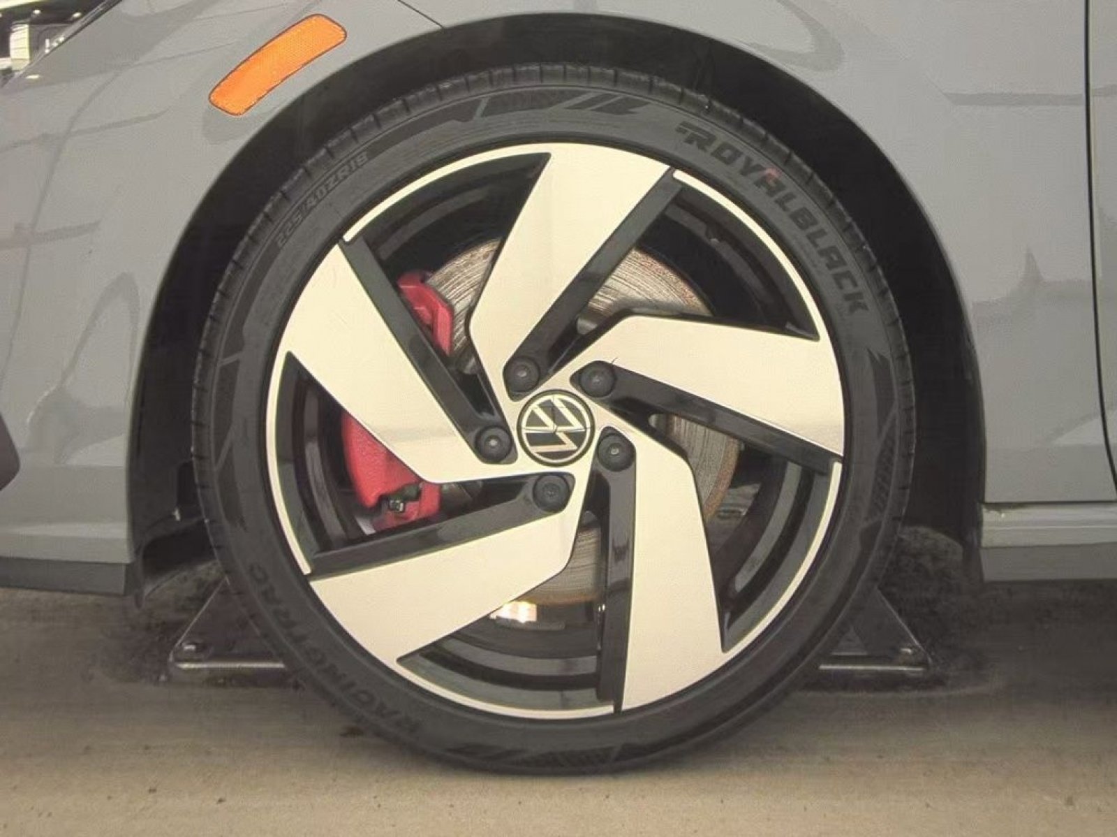 Used 2024 Volkswagen GTI S image 2