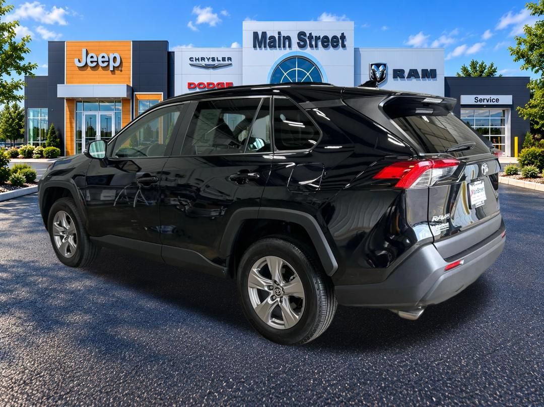 Used 2025 Toyota RAV4 XLE FWD image 3