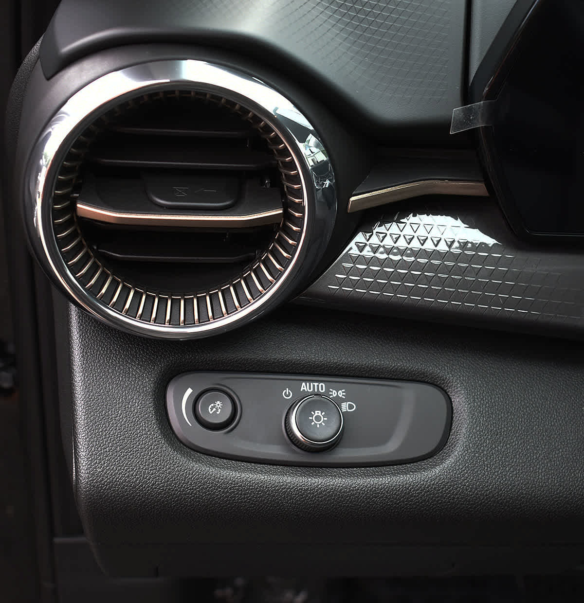 New 2026 Chevrolet Trax ACTIV w/ Driver Confidence Package FWD image 23