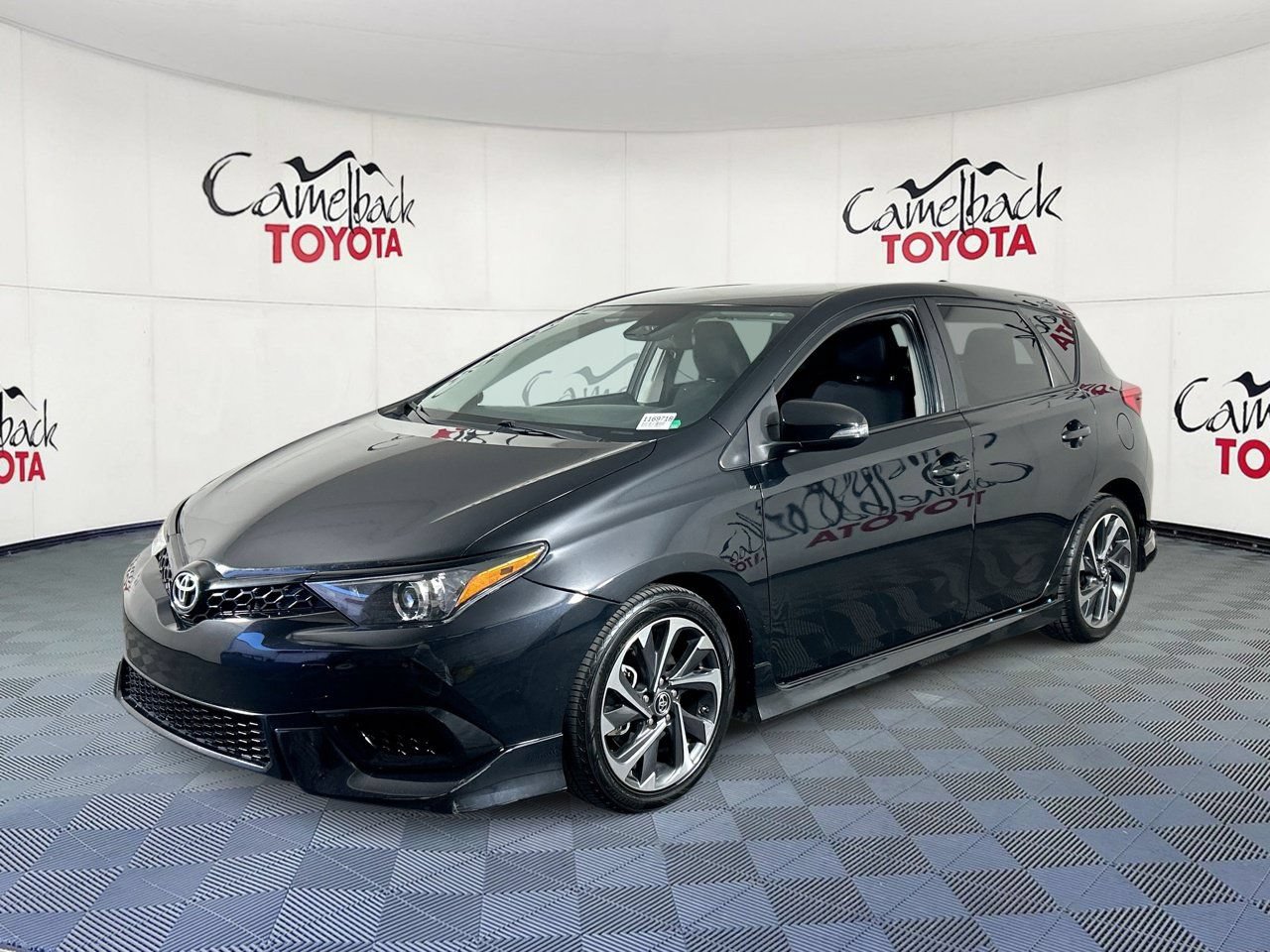 Used 2017 Toyota Corolla iM FWD image 4