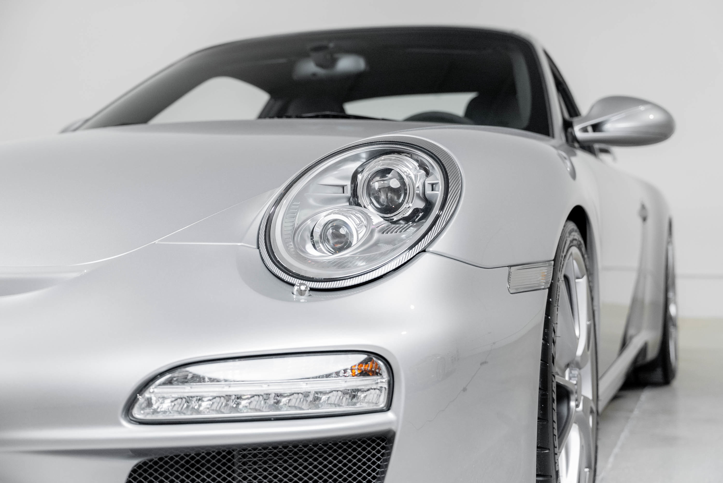 Used 2010 Porsche 911 GT3 RWD image 11