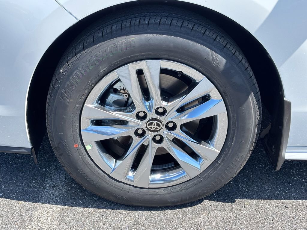 New 2026 Toyota Sienna XLE AWD/4WD image 8