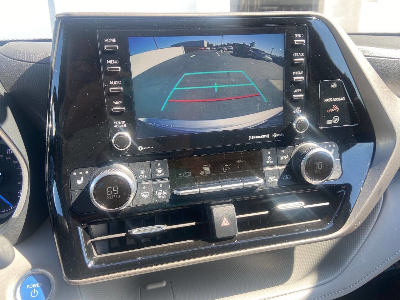 Used 2020 Toyota Highlander XLE image 13