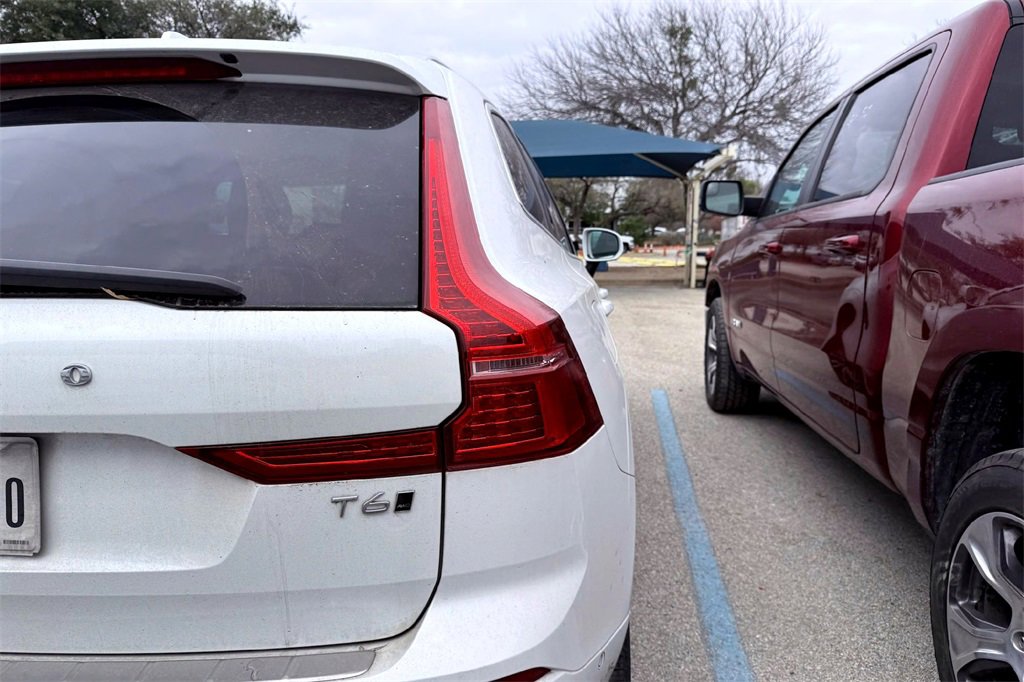 Used 2018 Volvo XC60 T6 Momentum w/ Advanced Package image 6