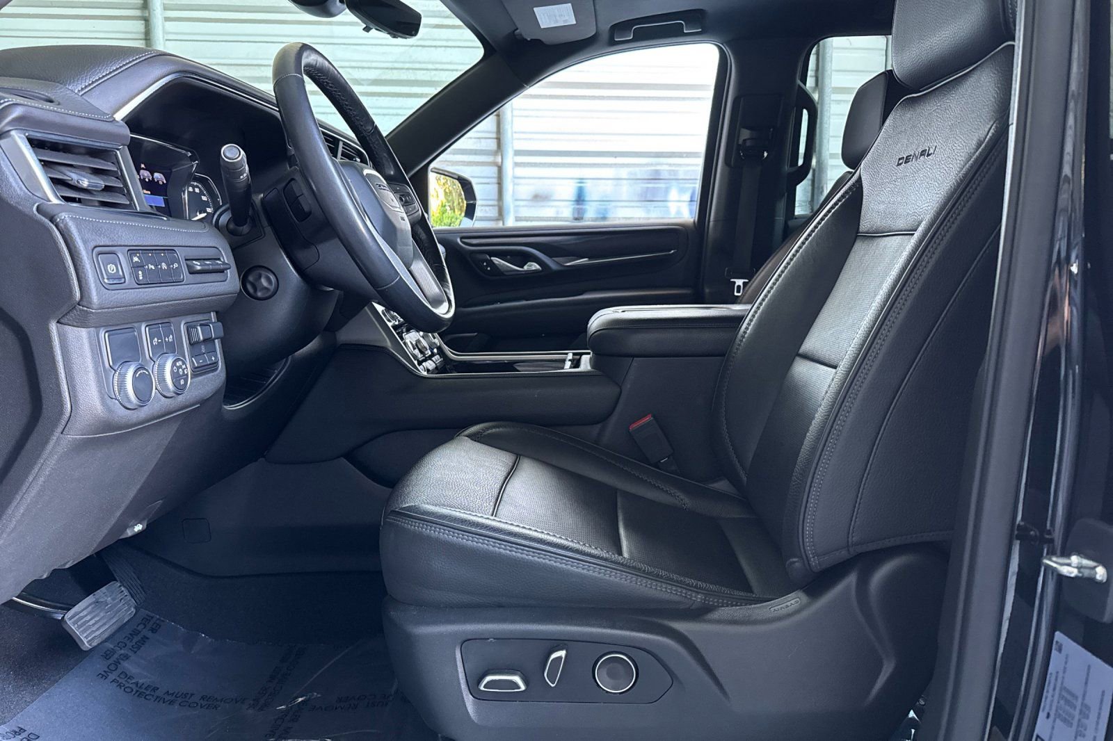 Used 2021 GMC Yukon XL Denali w/ Denali Premium Package image 10